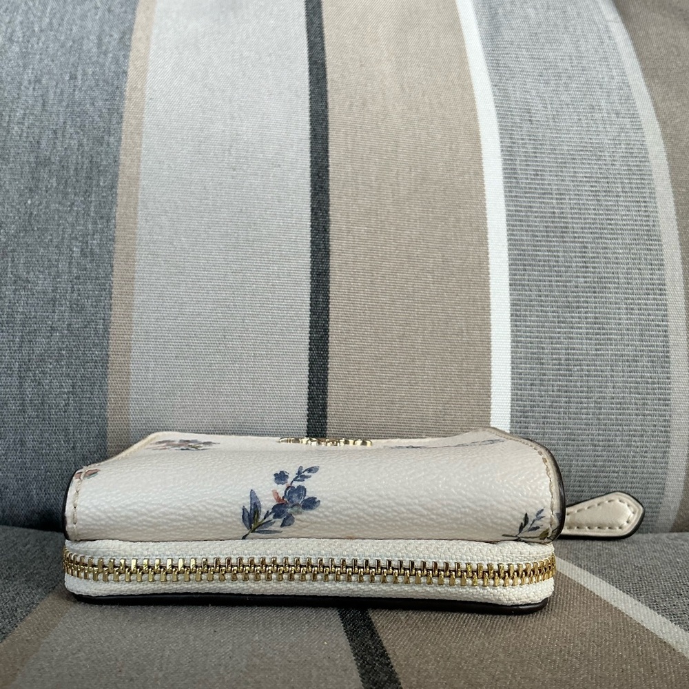 Coach Small Trifold Wallet With Dandelion Floral Print - Picture 4 of 14
